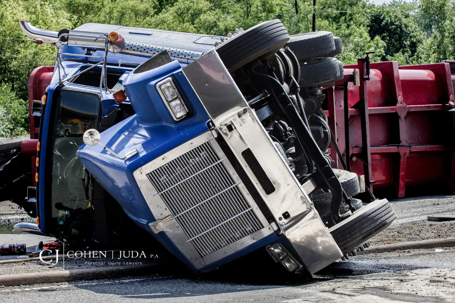 What Causes a Jackknife Tractor Trailer Accident in South Florida?